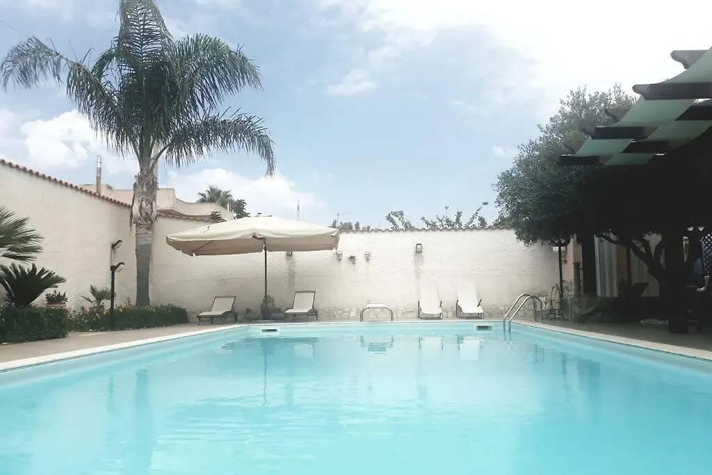 Casa Vacanza In Villa Con Piscina! Triscina Nyaraló
