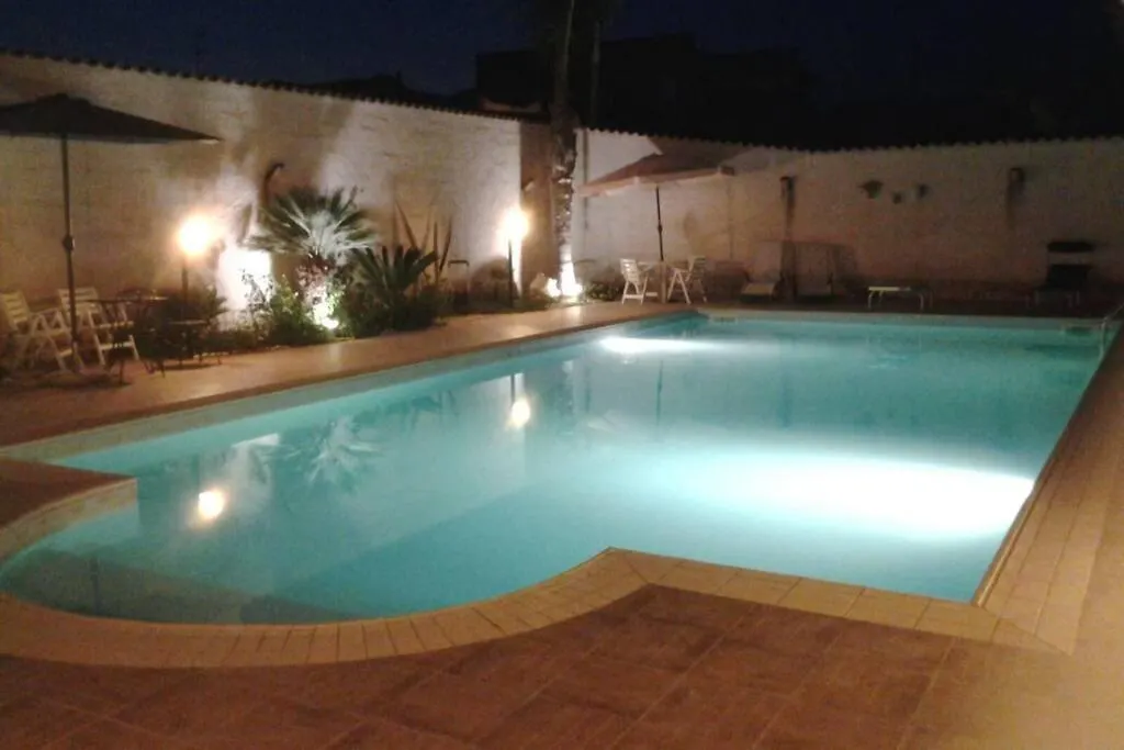 Nyaraló Casa Vacanza In Villa Con Piscina! Triscina