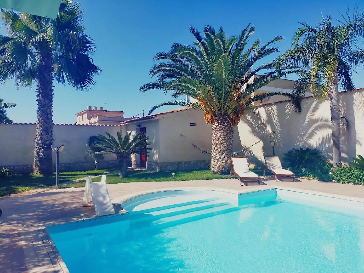 Nyaraló Casa Vacanza In Villa Con Piscina! Triscina Olaszország