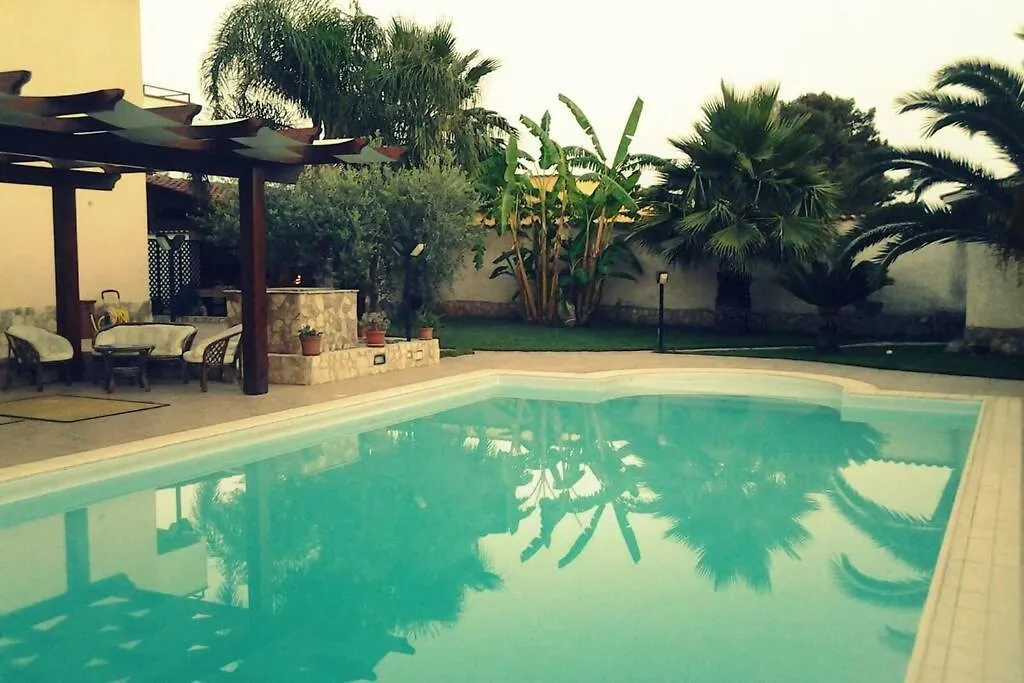 Casa Vacanza In Villa Con Piscina! Triscina Olaszország