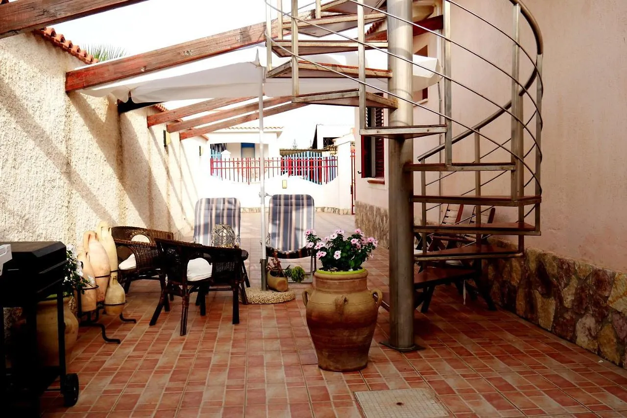 Casa Vacanza In Villa Con Piscina! Triscina Olaszország